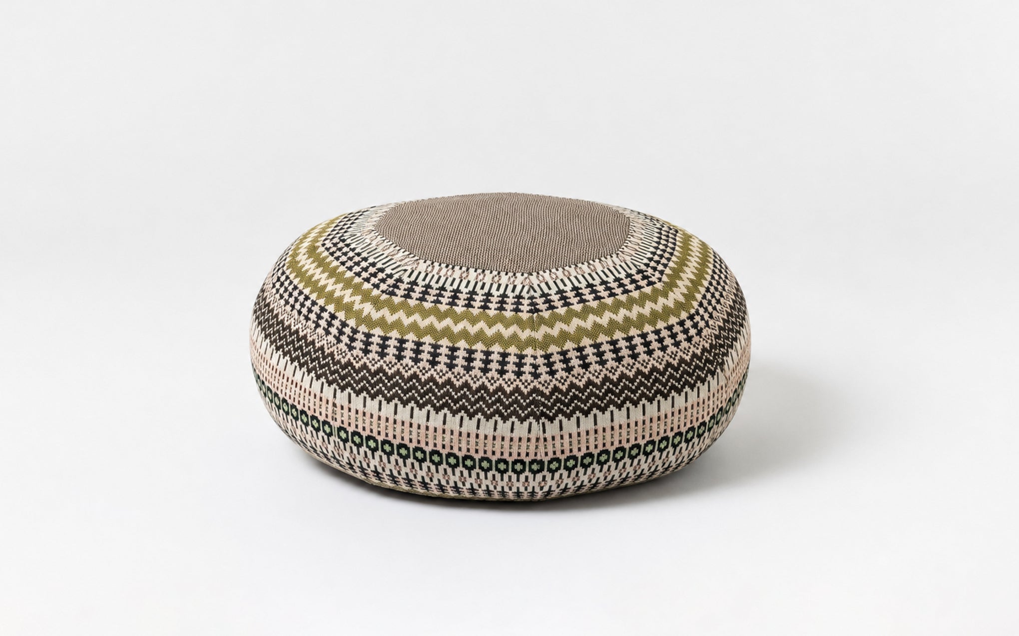 Frank pouffe in Static