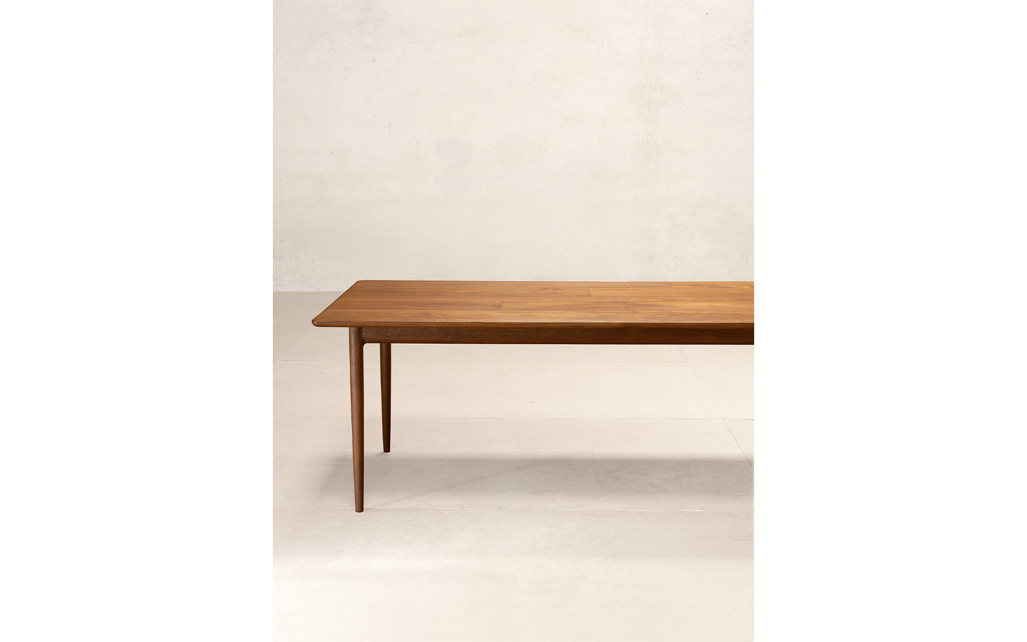 Tangāli dining table