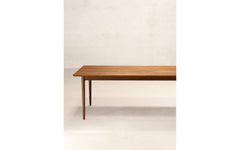 Tangāli dining table