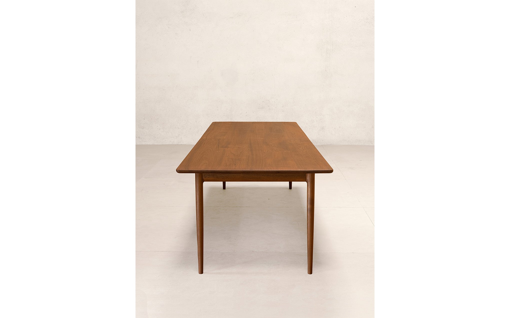 Tangāli dining table