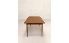 Tangāli dining table