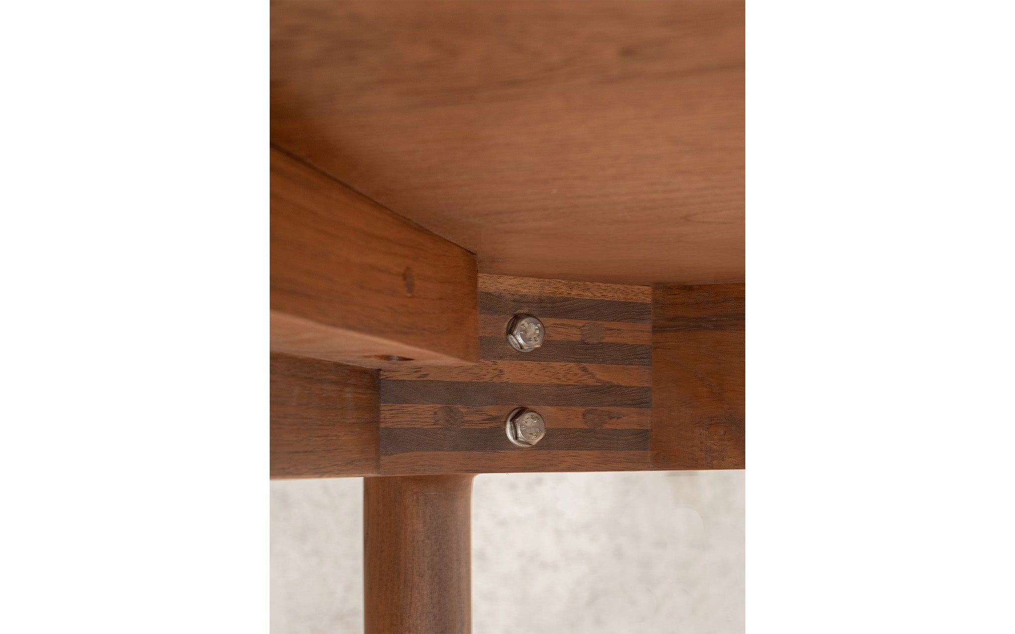 Tangāli dining table