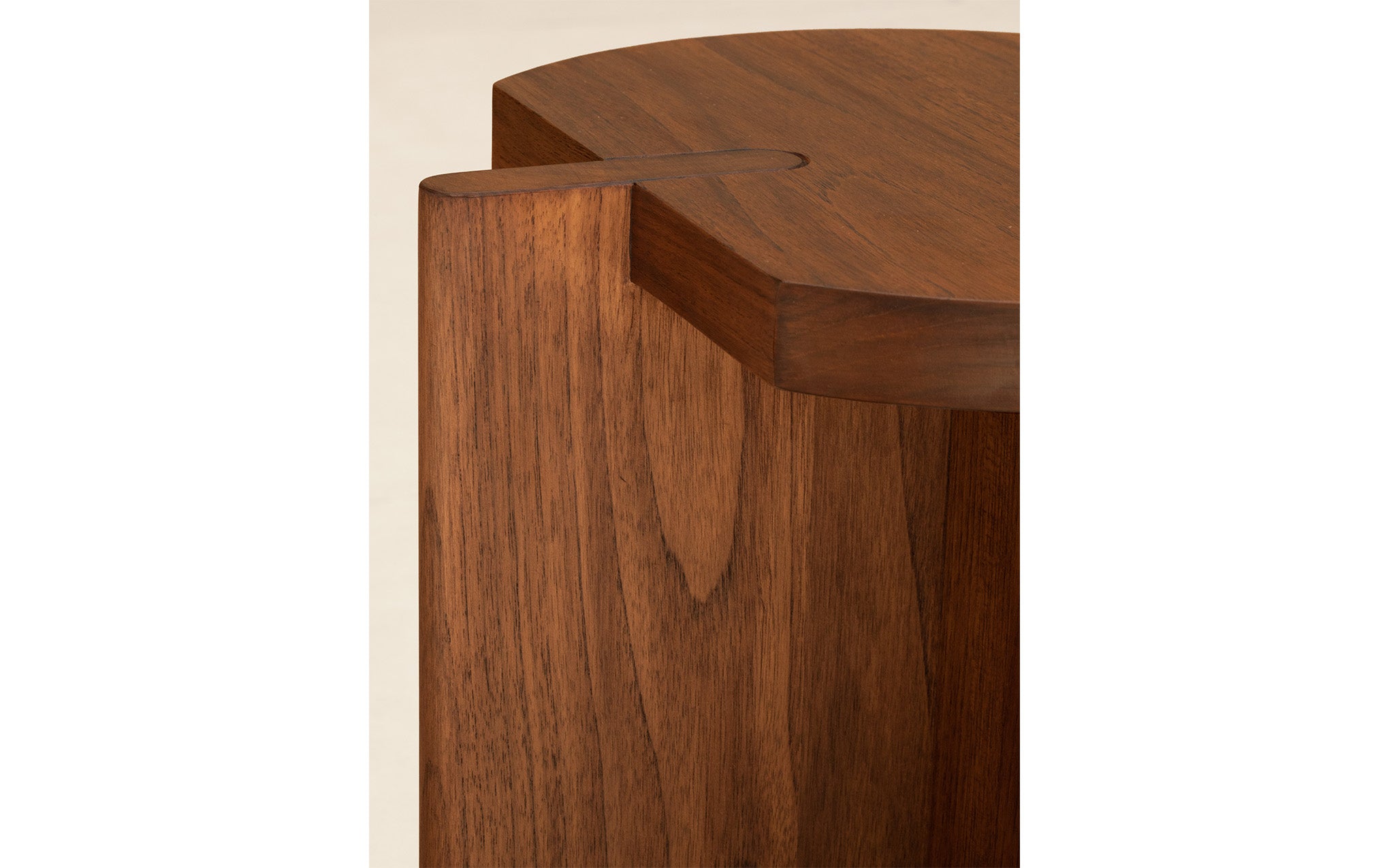 x+l 16 Cut Circle stool
