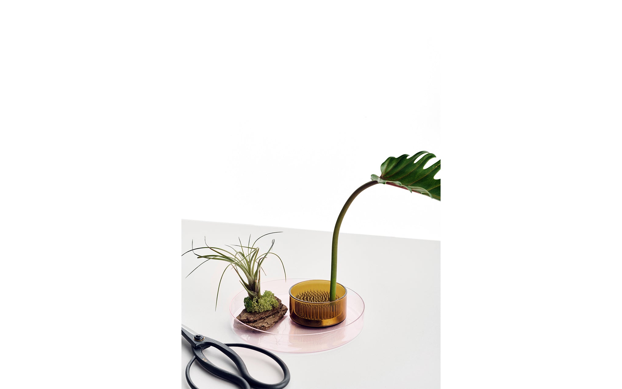 Kenzan tray set – brass, amber & light pink