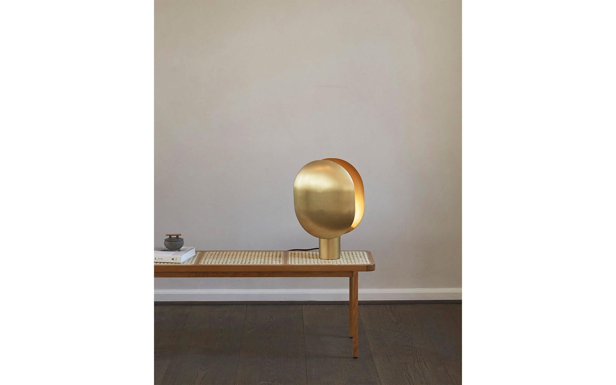 Clam table lamp