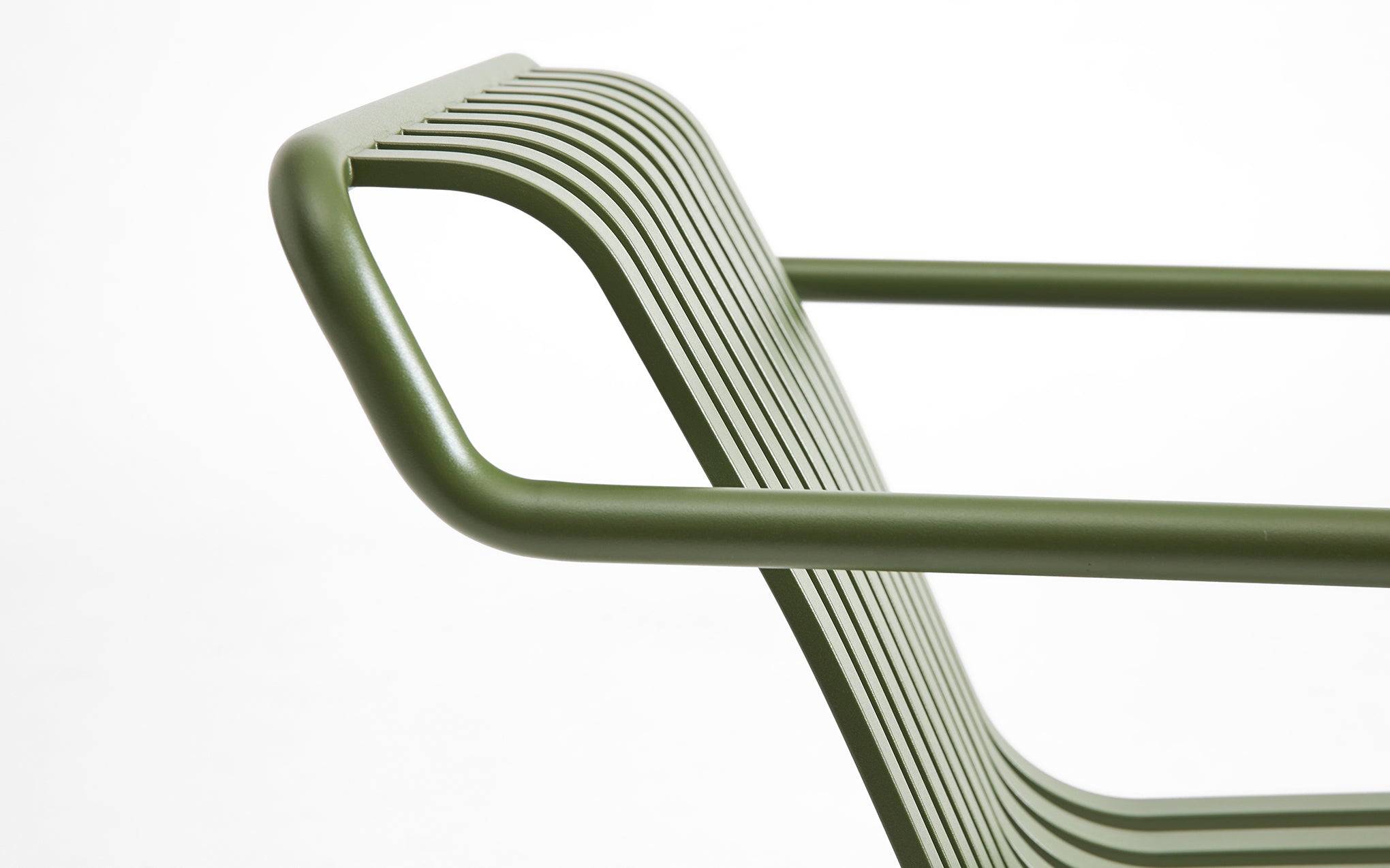 Palissade cantilever lounge chair