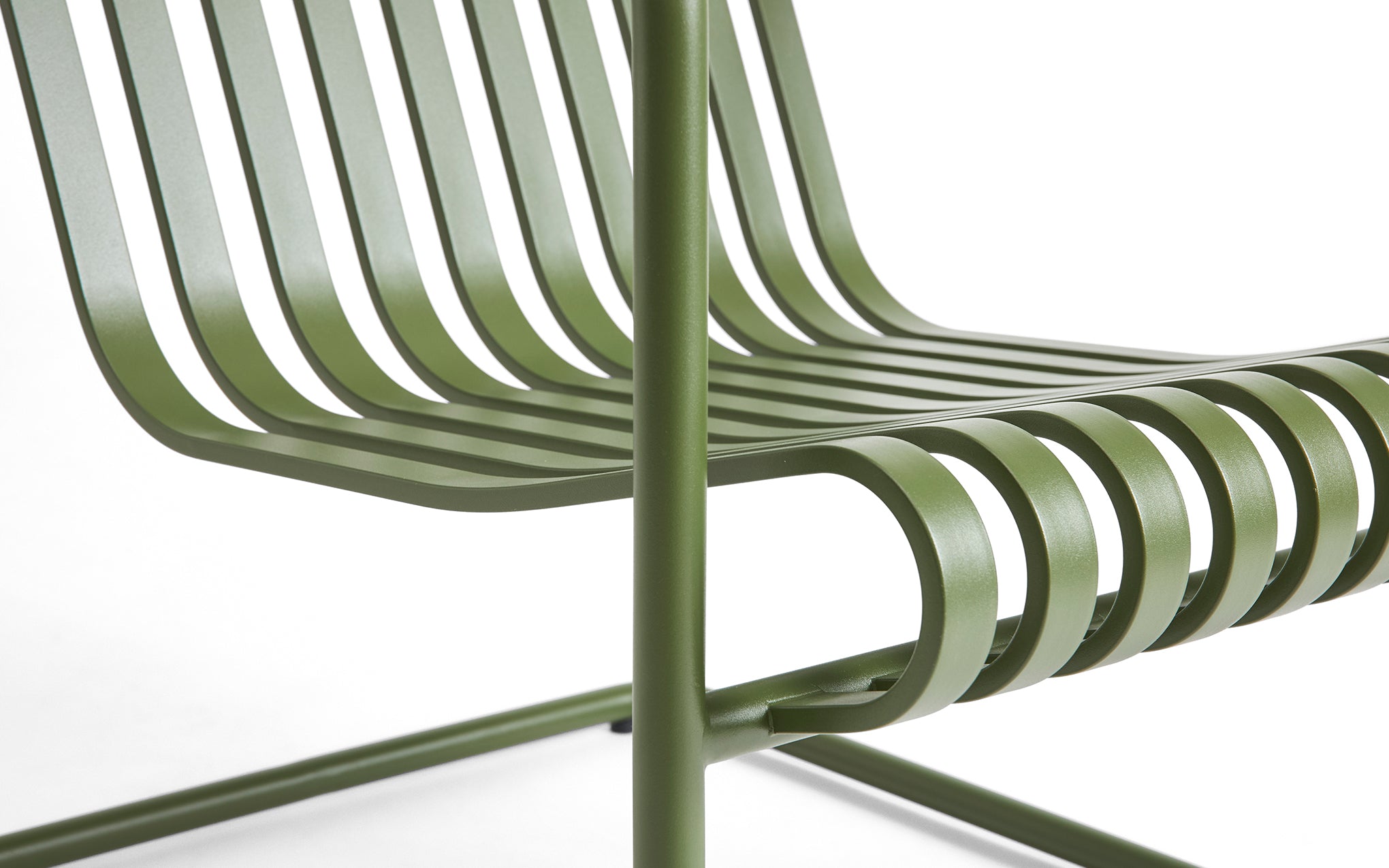 Palissade cantilever lounge chair