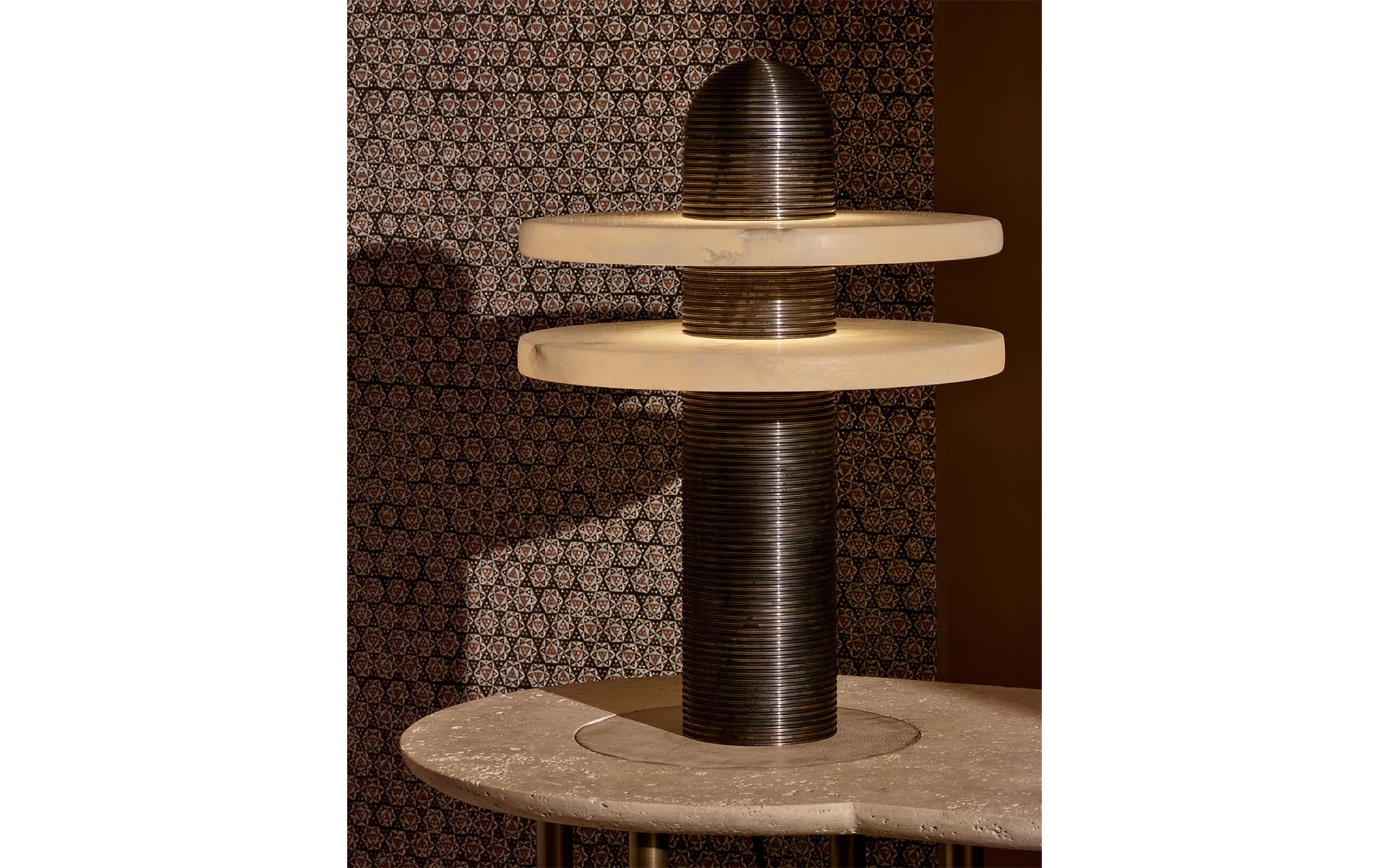 Median table lamp