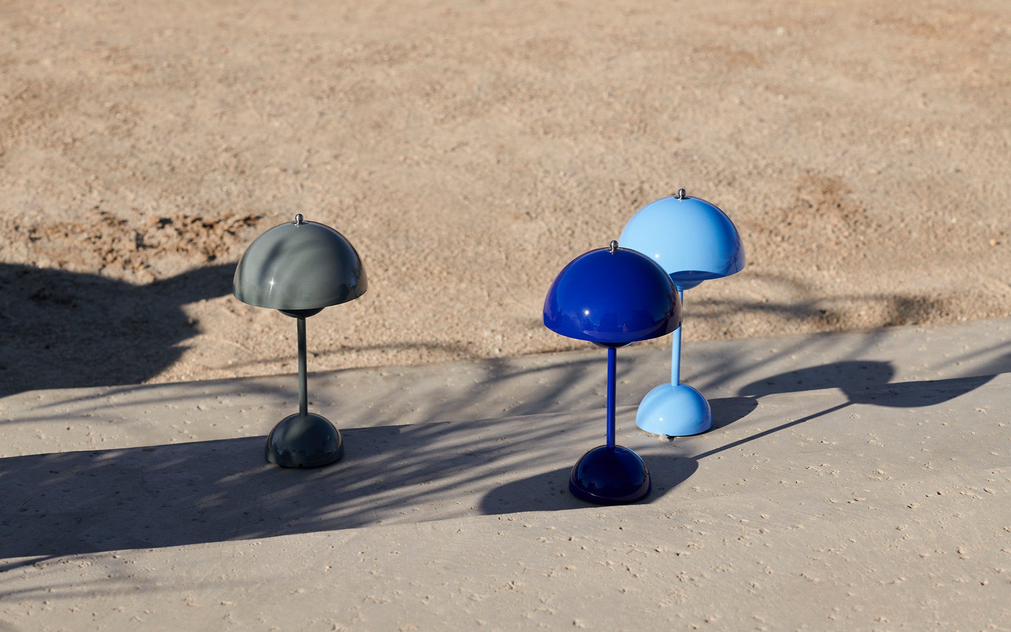 Flowerpot VP9 portable table light