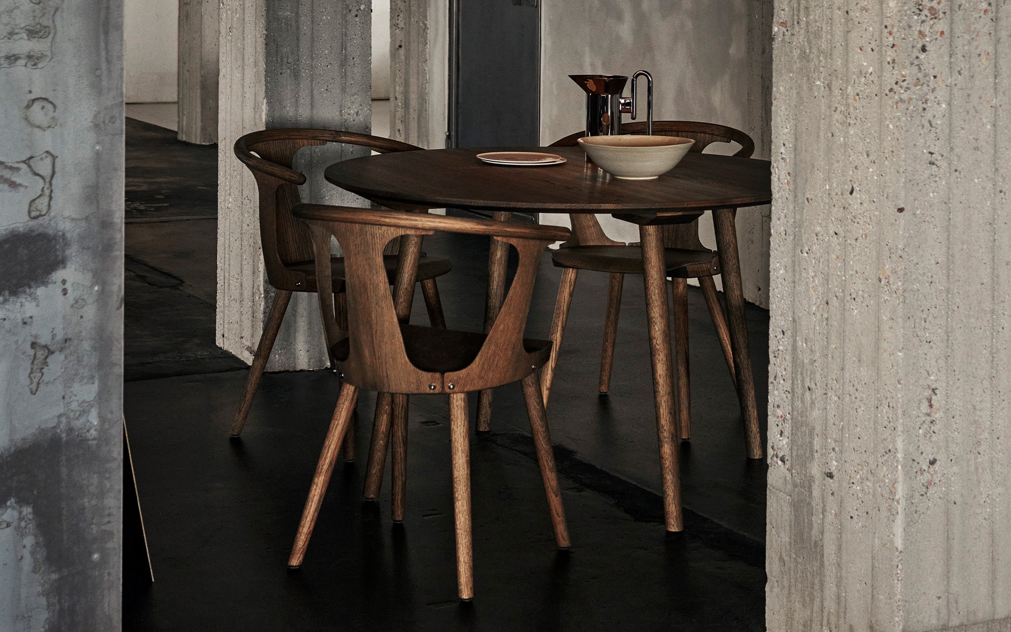 In Between table - round