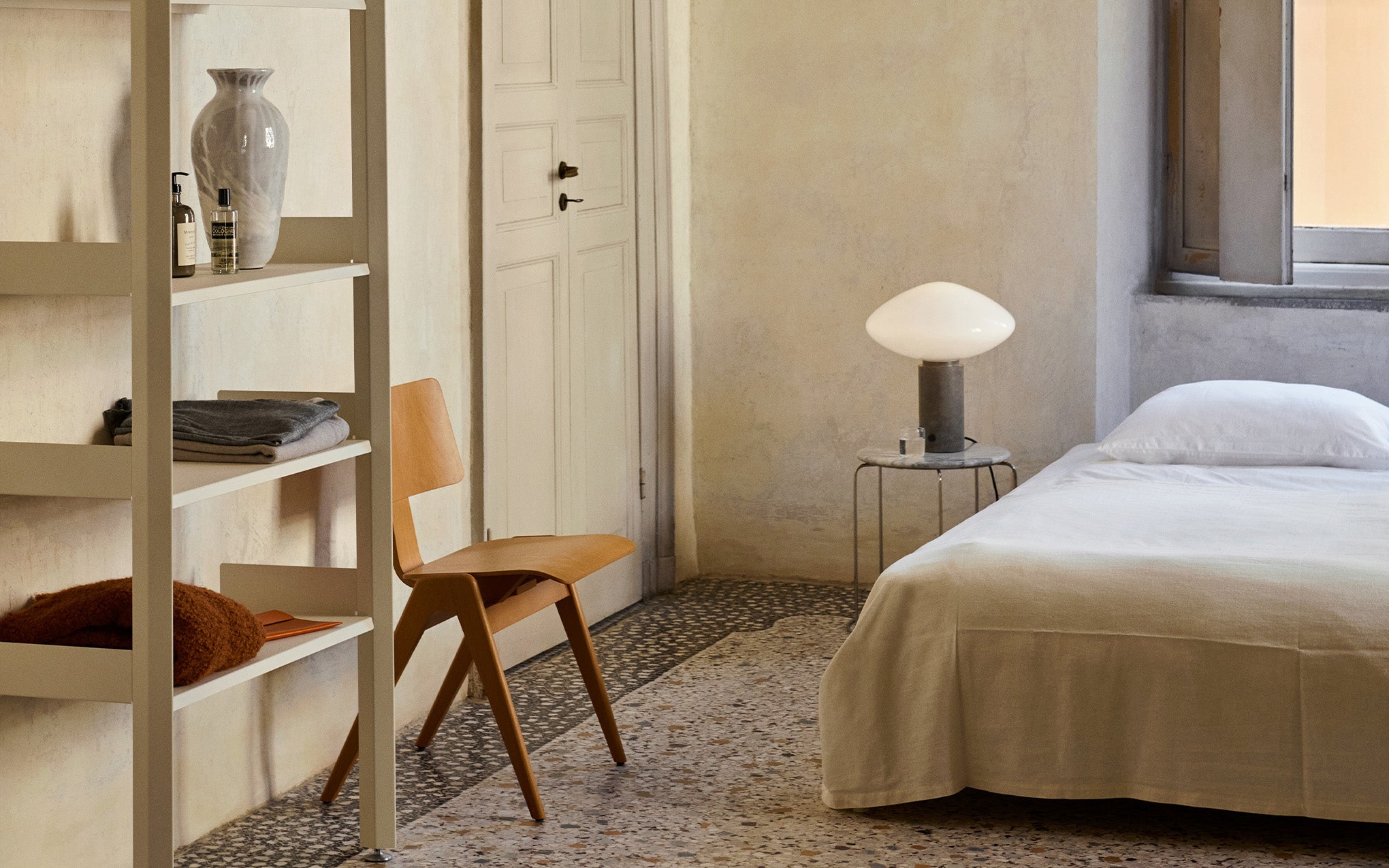 Mist AP17 table lamp