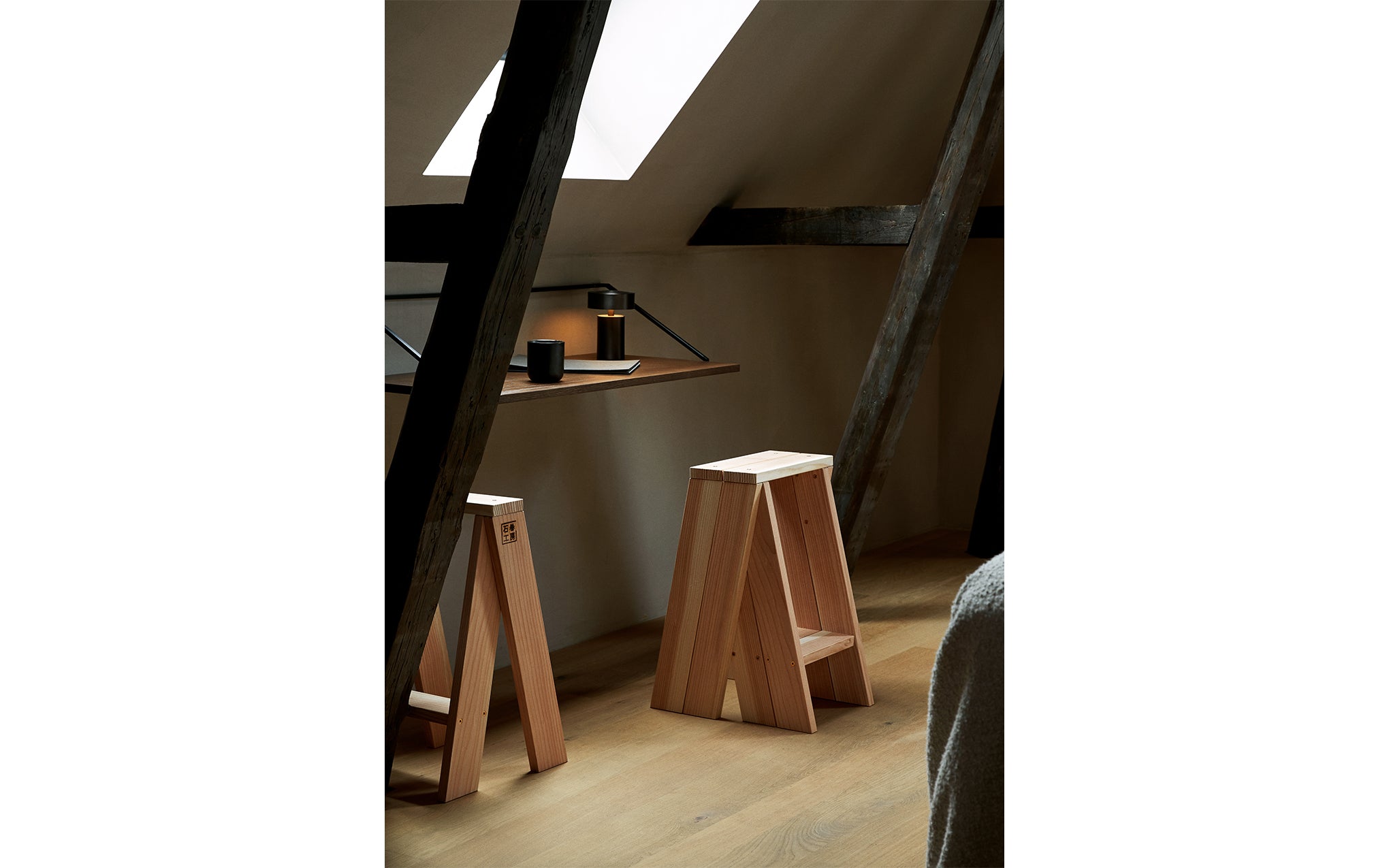 Column portable table light