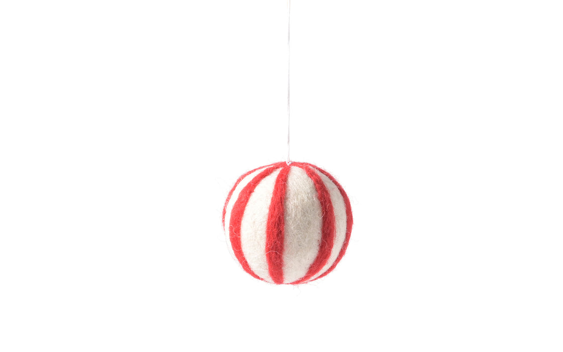 Little hangings - red & white polka-ball ornament