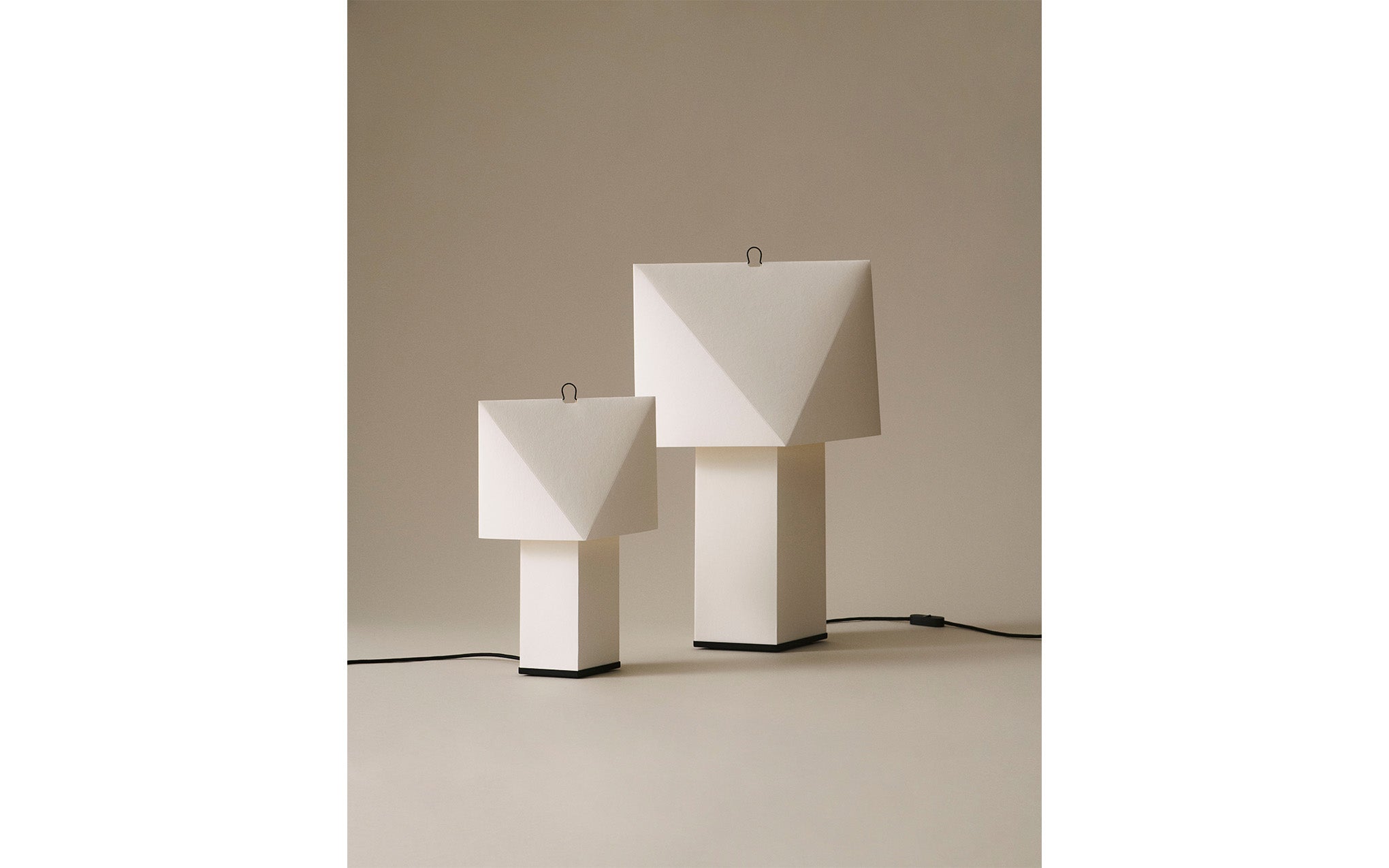 Aplat table lamp