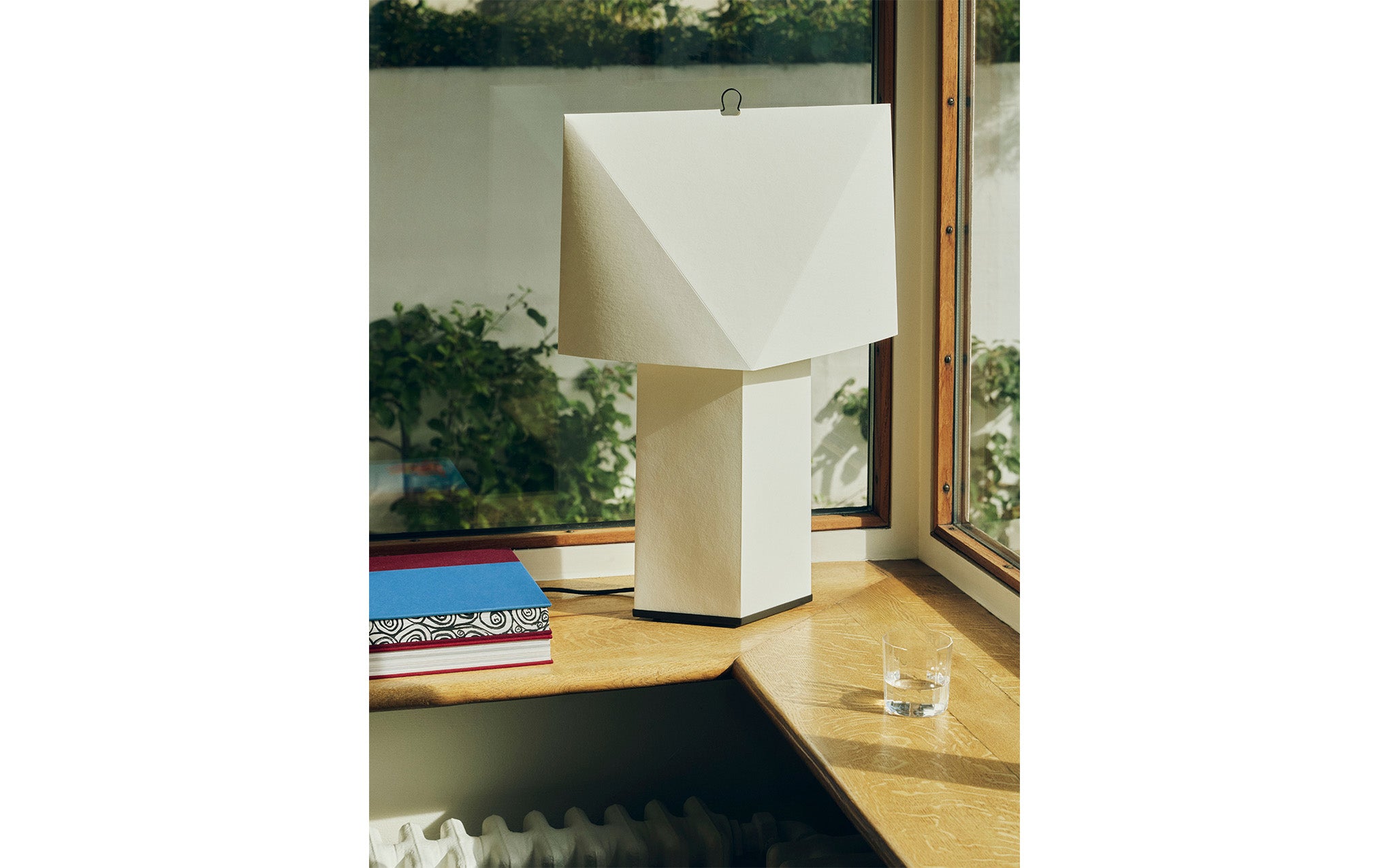 Aplat table lamp