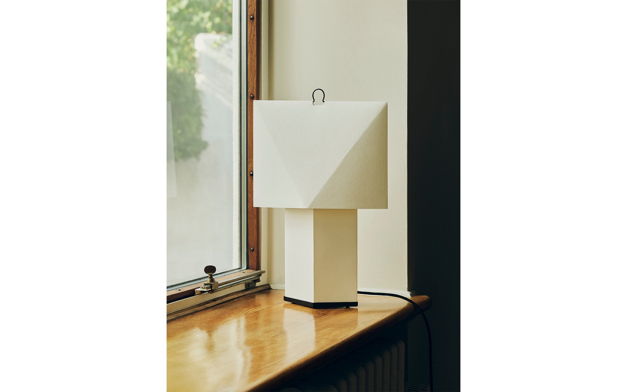 Aplat table lamp