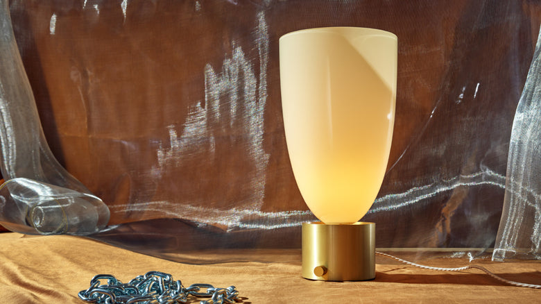Trophy table lamp