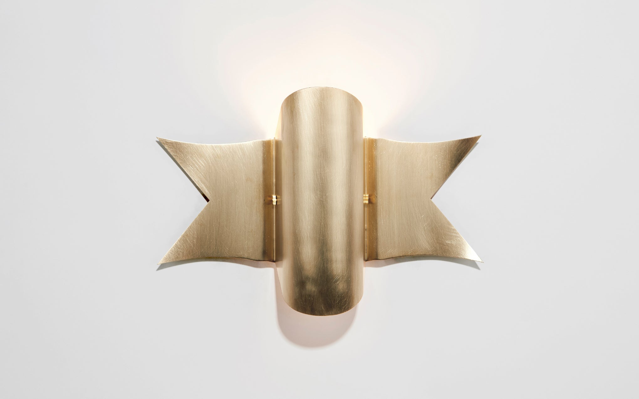Banner sconce