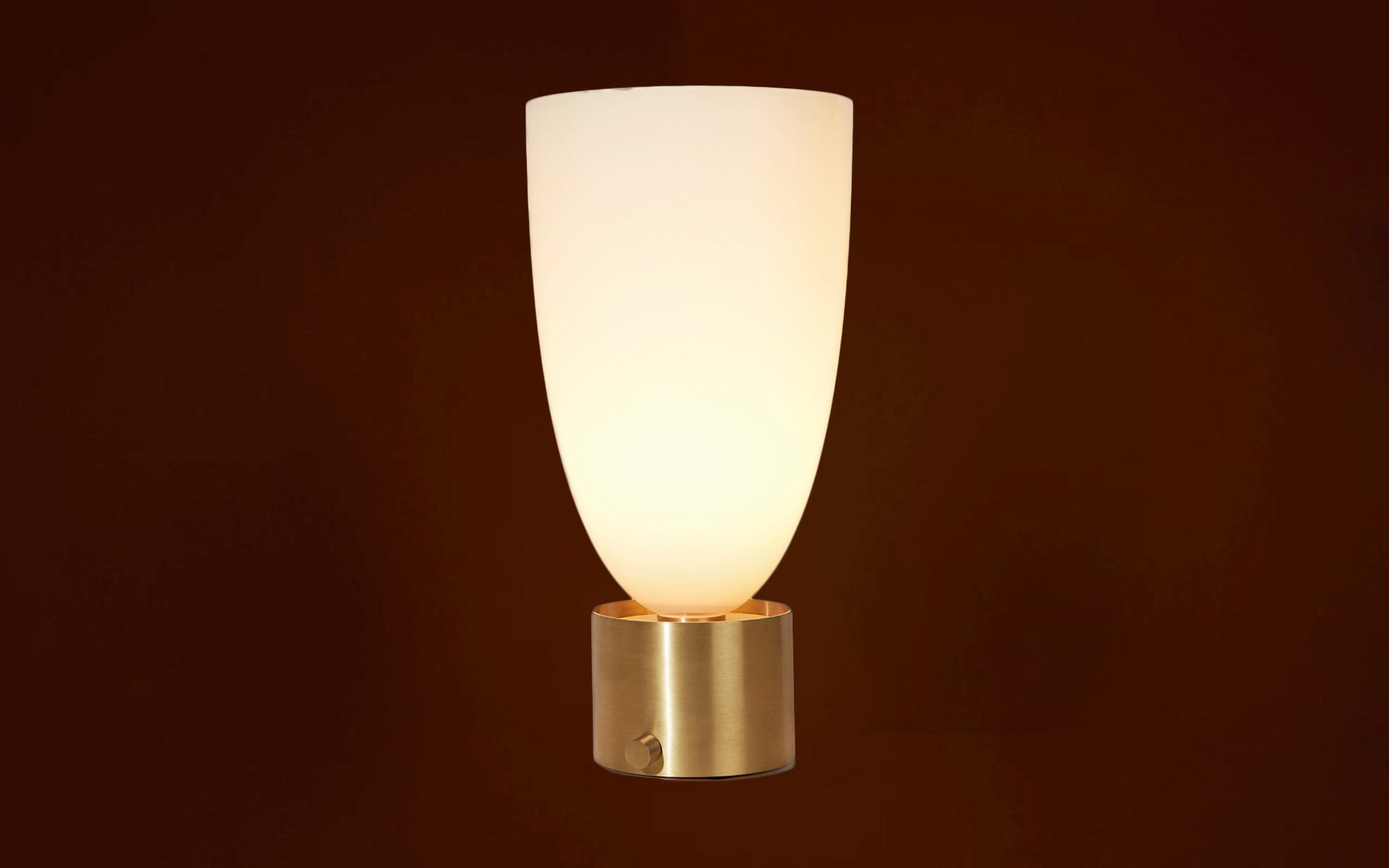 Trophy table lamp