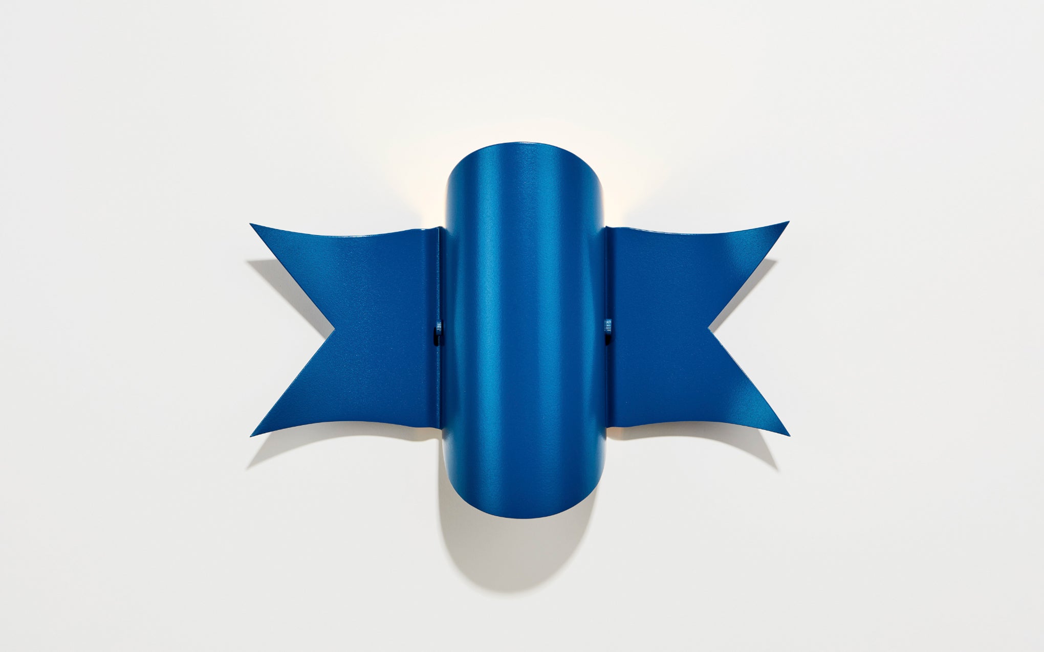 Banner sconce