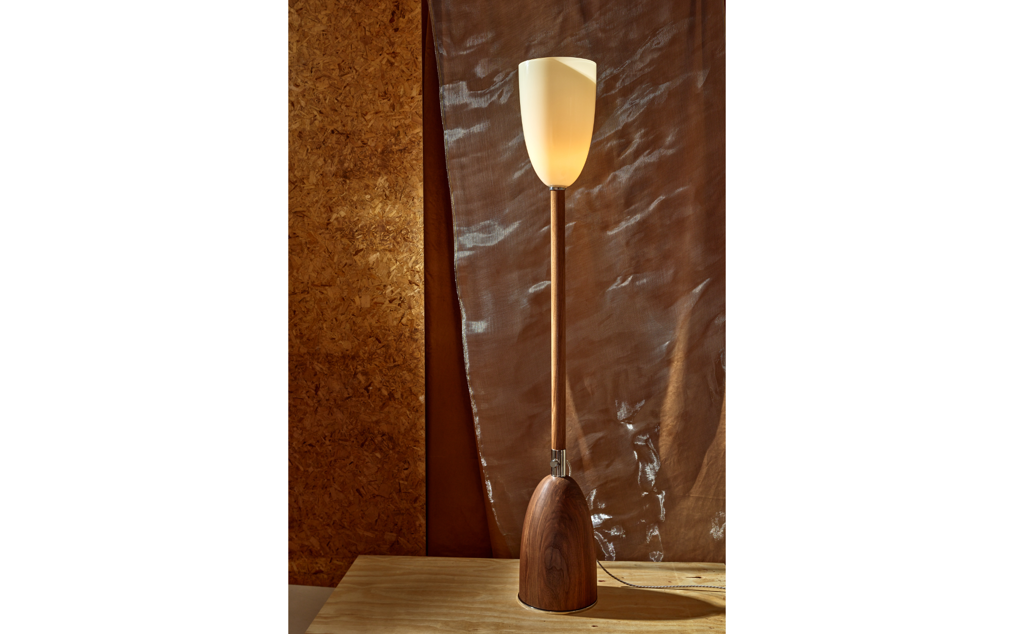 Trophy floor lamp