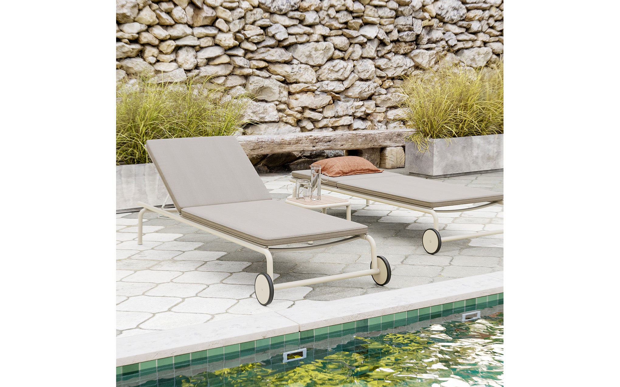 Campus outdoor sun lounger