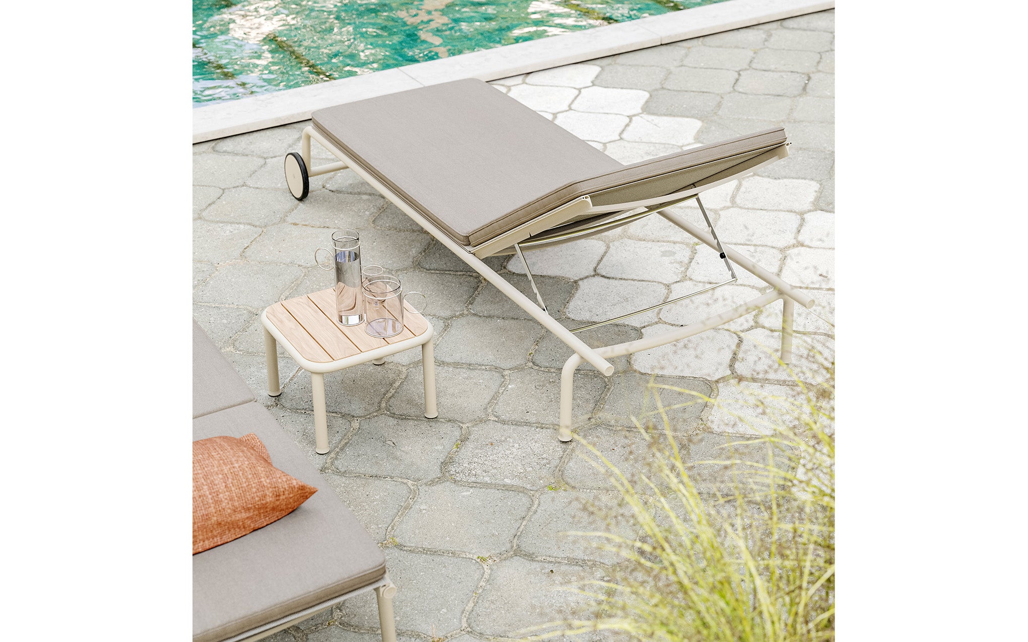 Campus outdoor sun lounger
