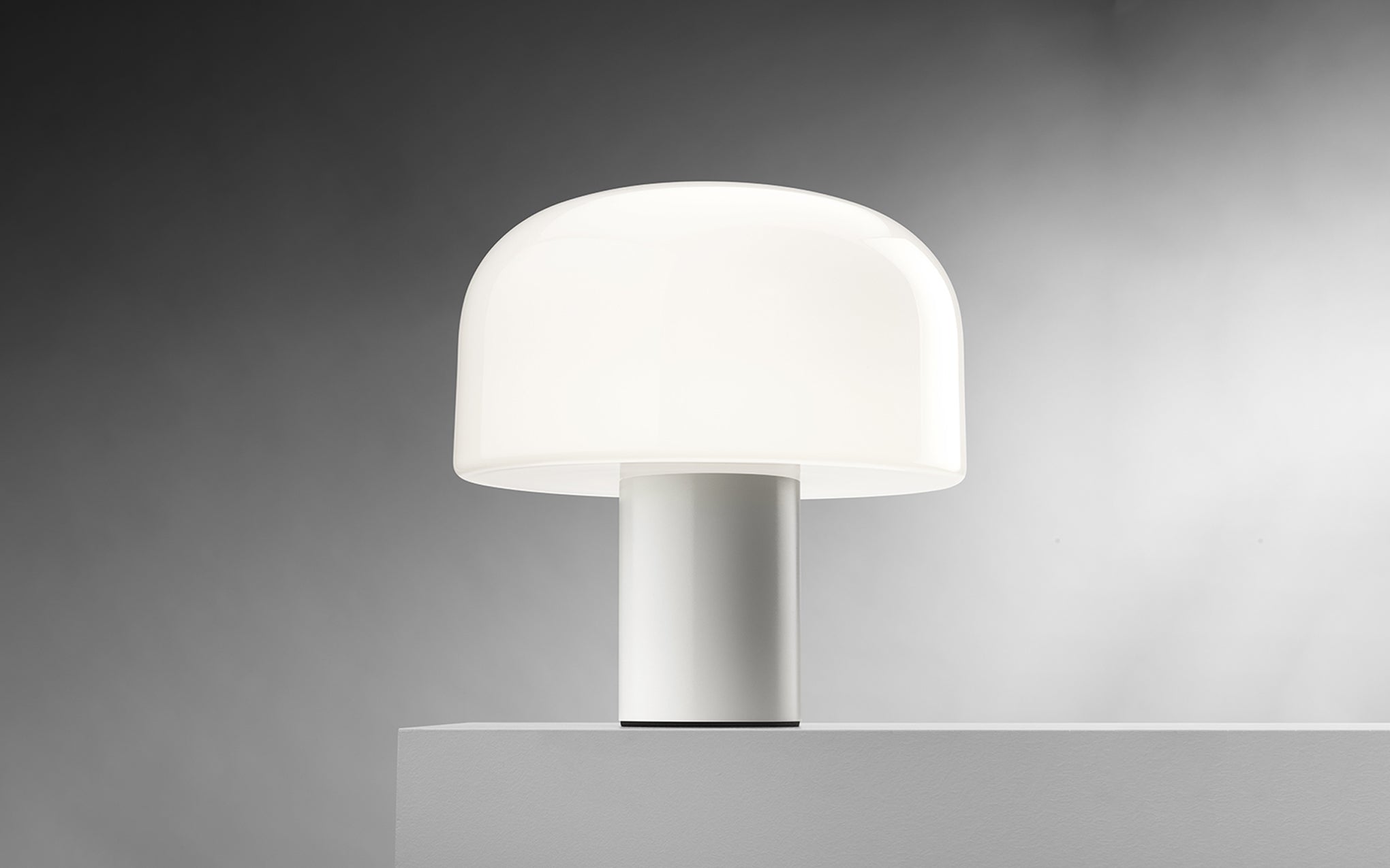 Bellhop Glass T table lamp