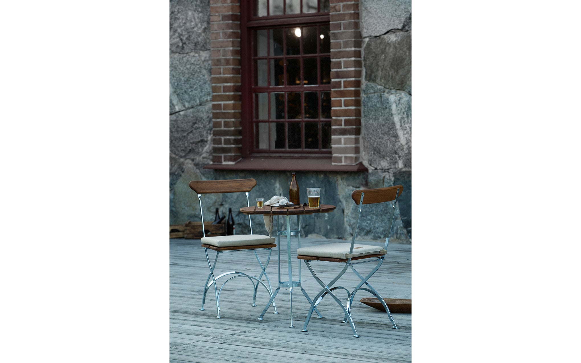 Brewery tripod table