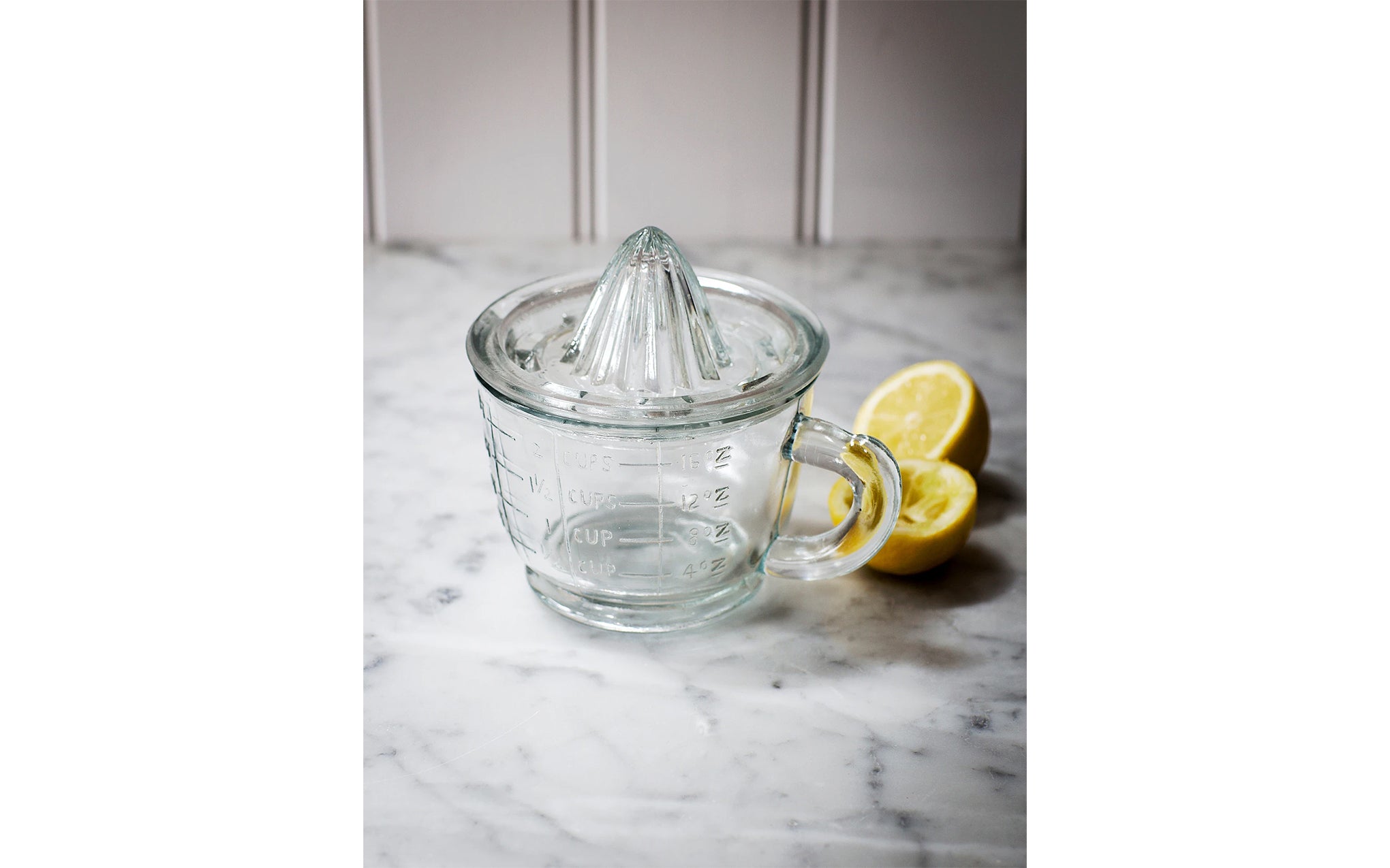 Classic glass juicer