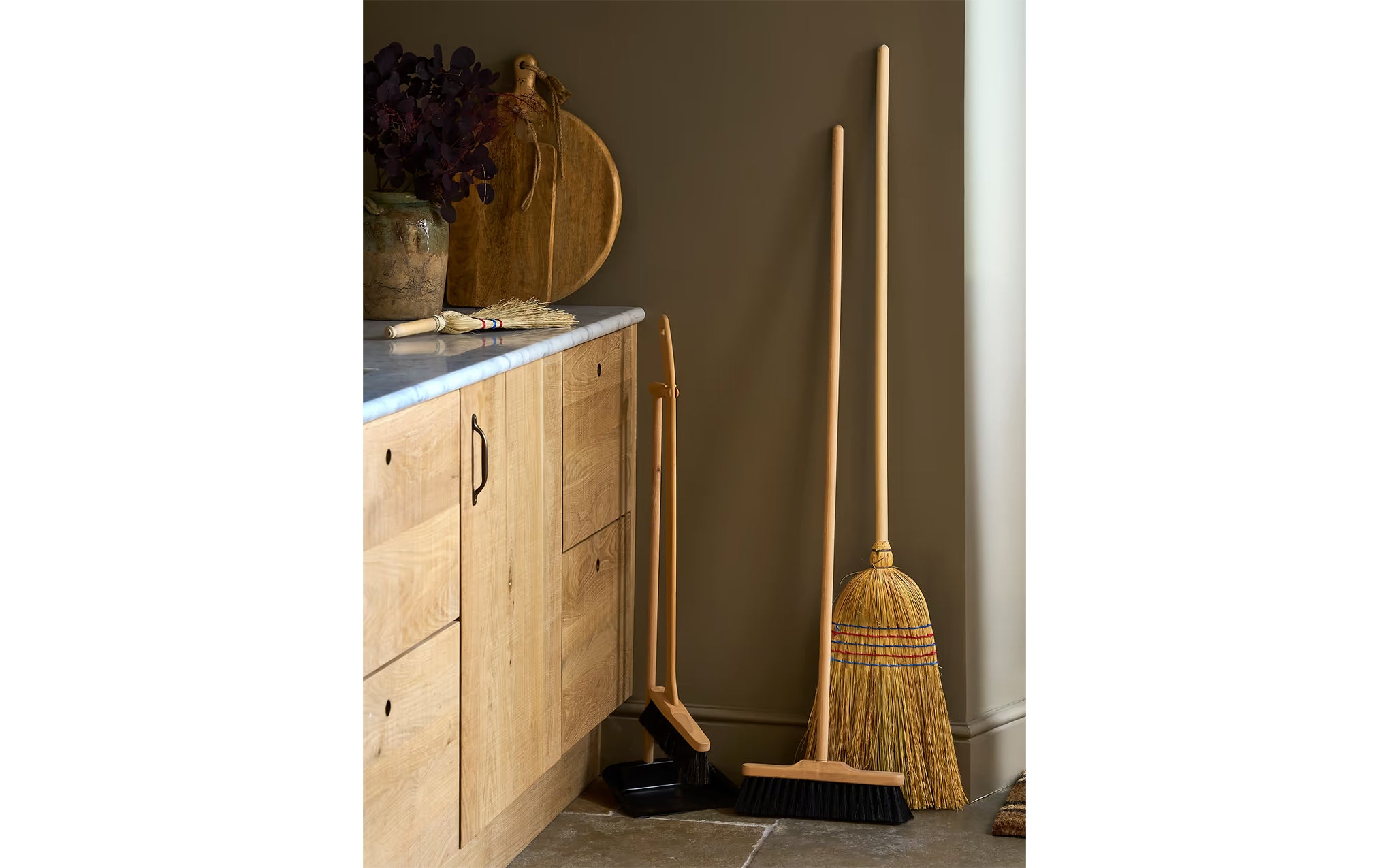 Classic dustpan & brush with beech handle