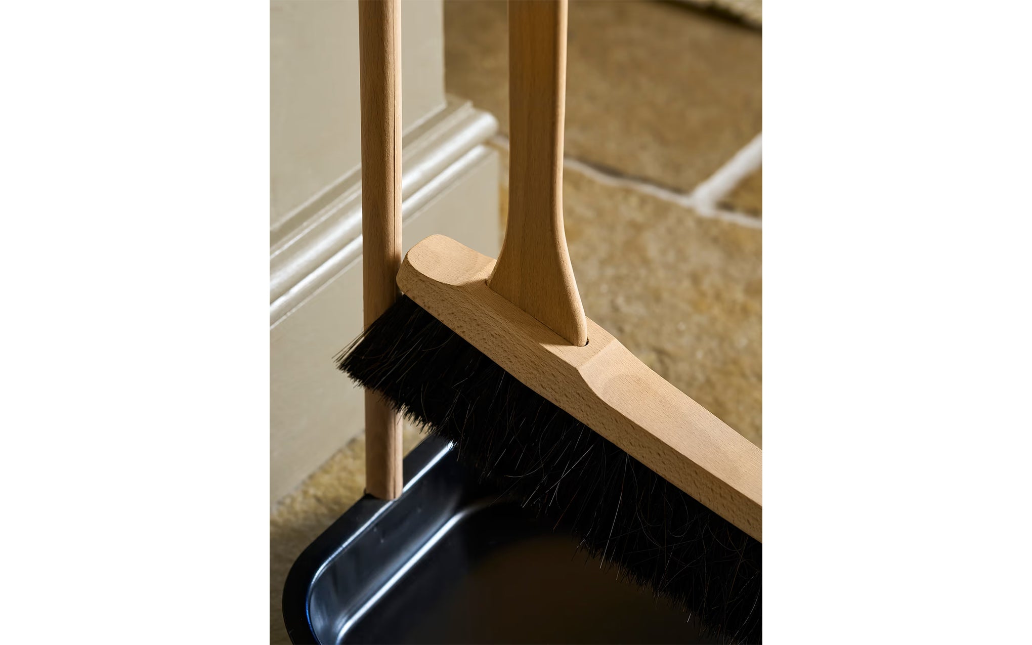 Classic dustpan & brush with beech handle