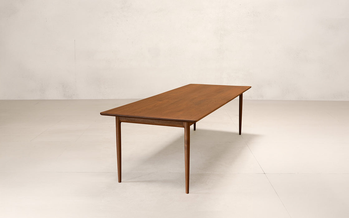 Tangāli dining table