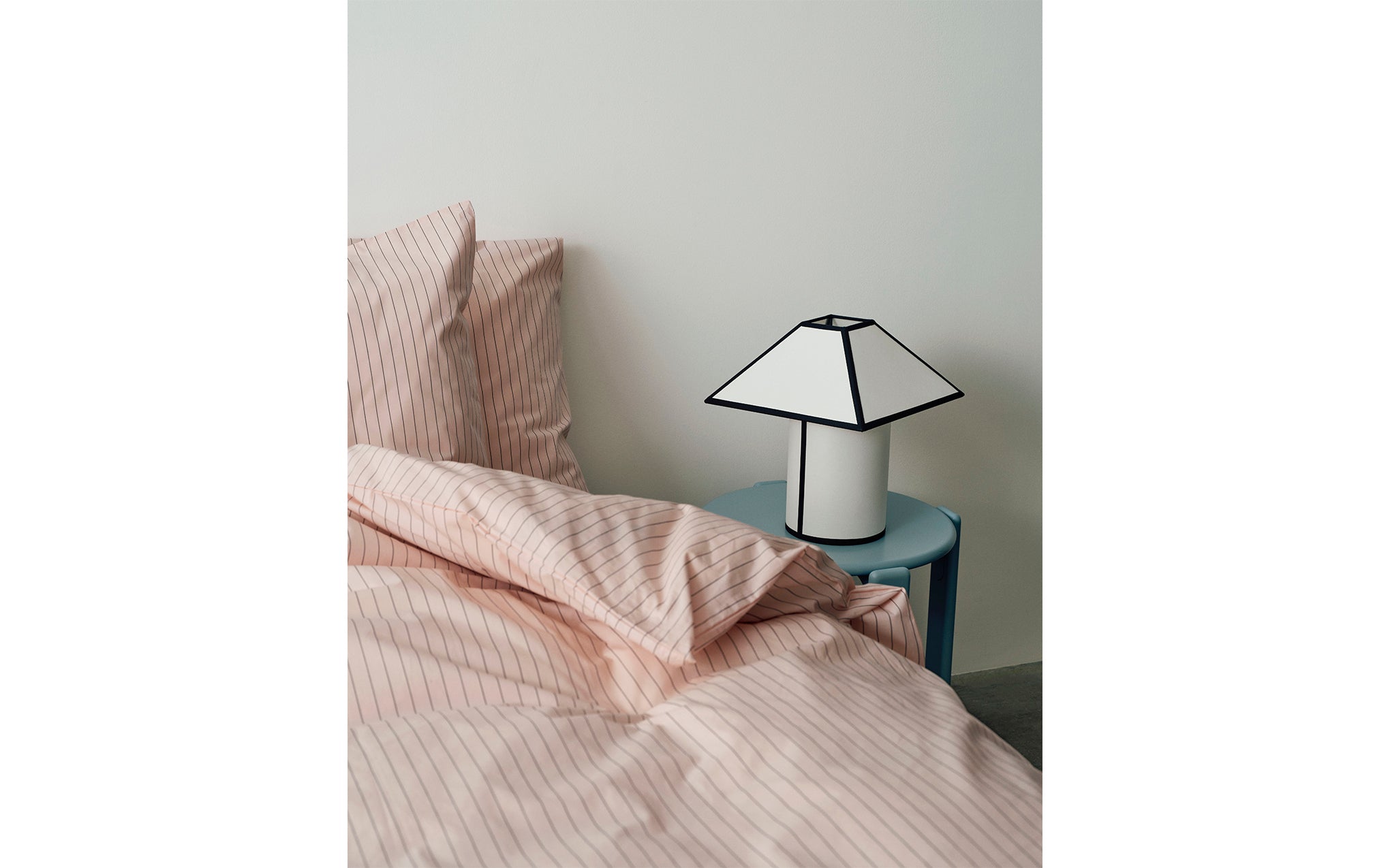 Ava Pyramid table lamp