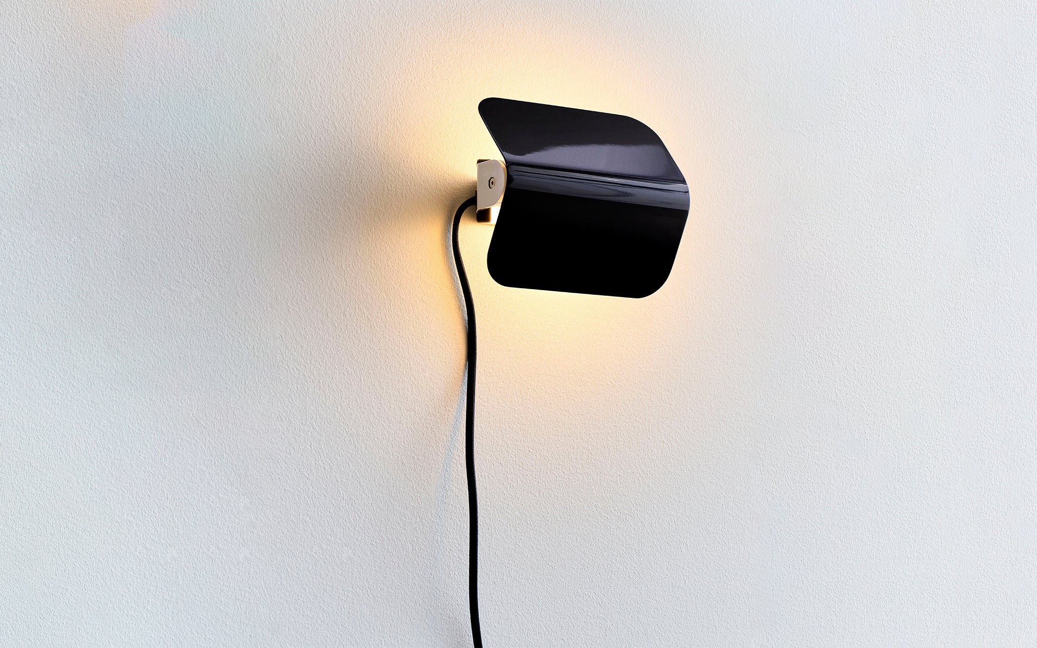 Apex wall lamp