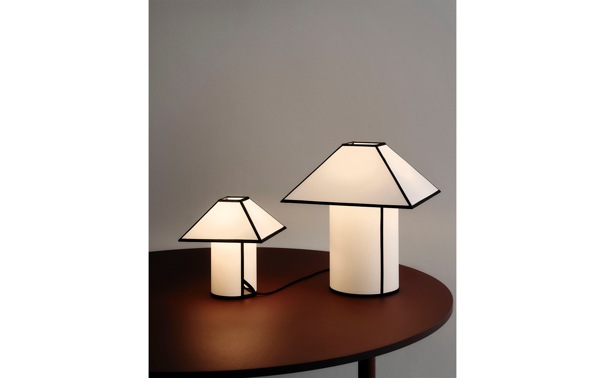 Ava Pyramid table lamp