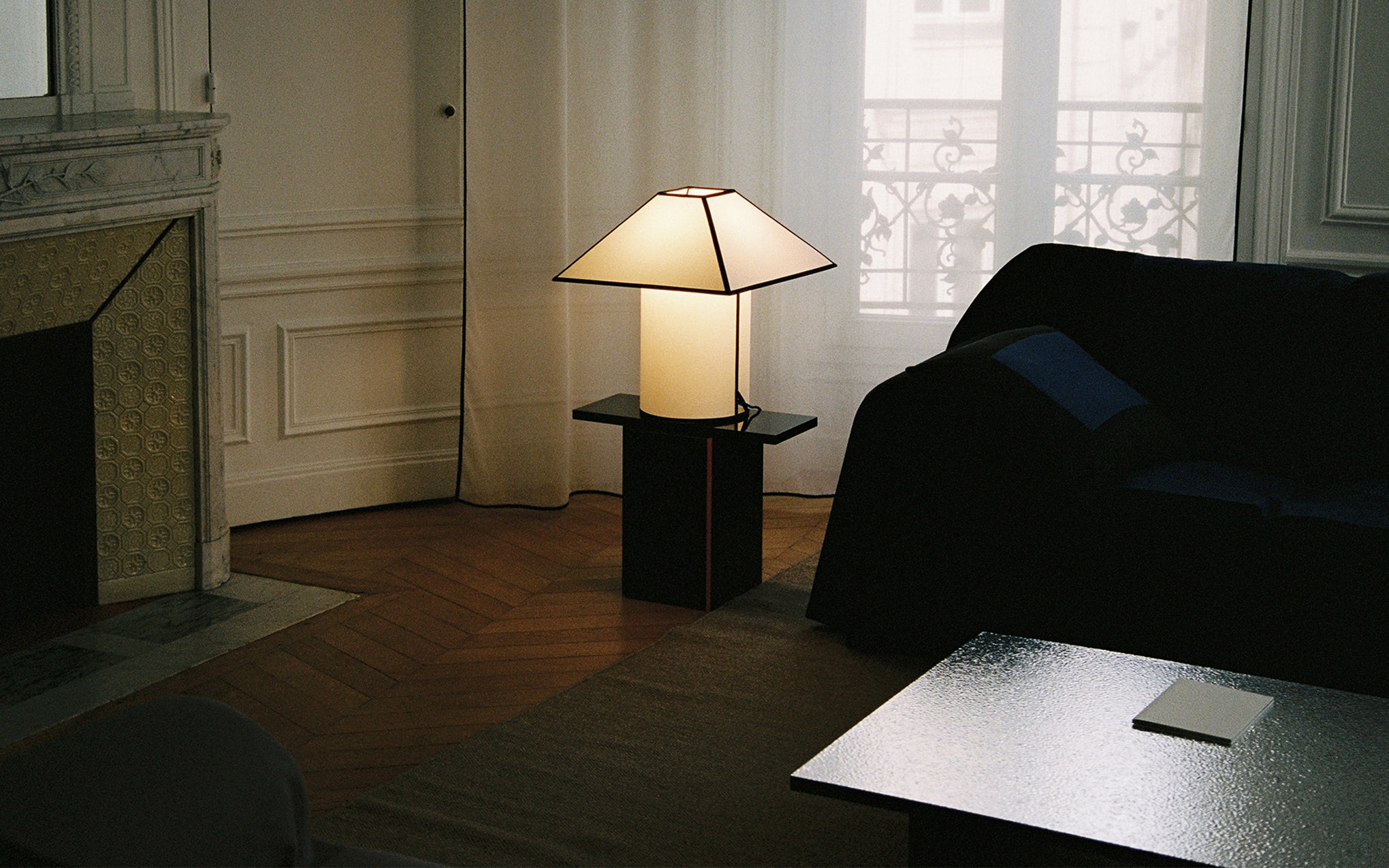 Ava Pyramid table lamp
