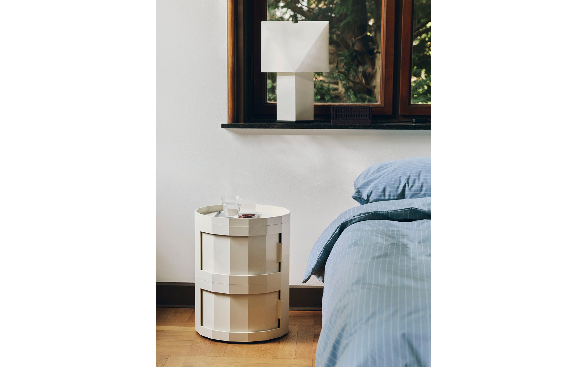 Facet cabinet 20