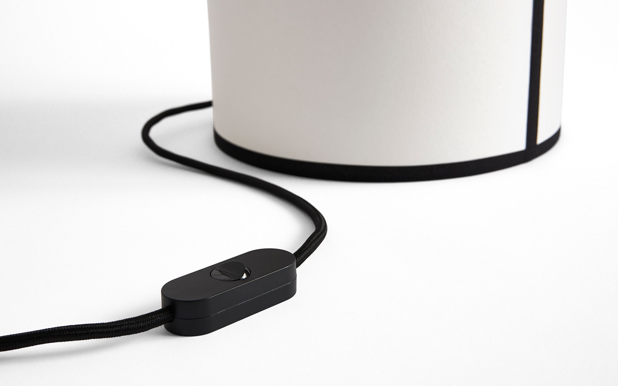 Ava Pyramid table lamp