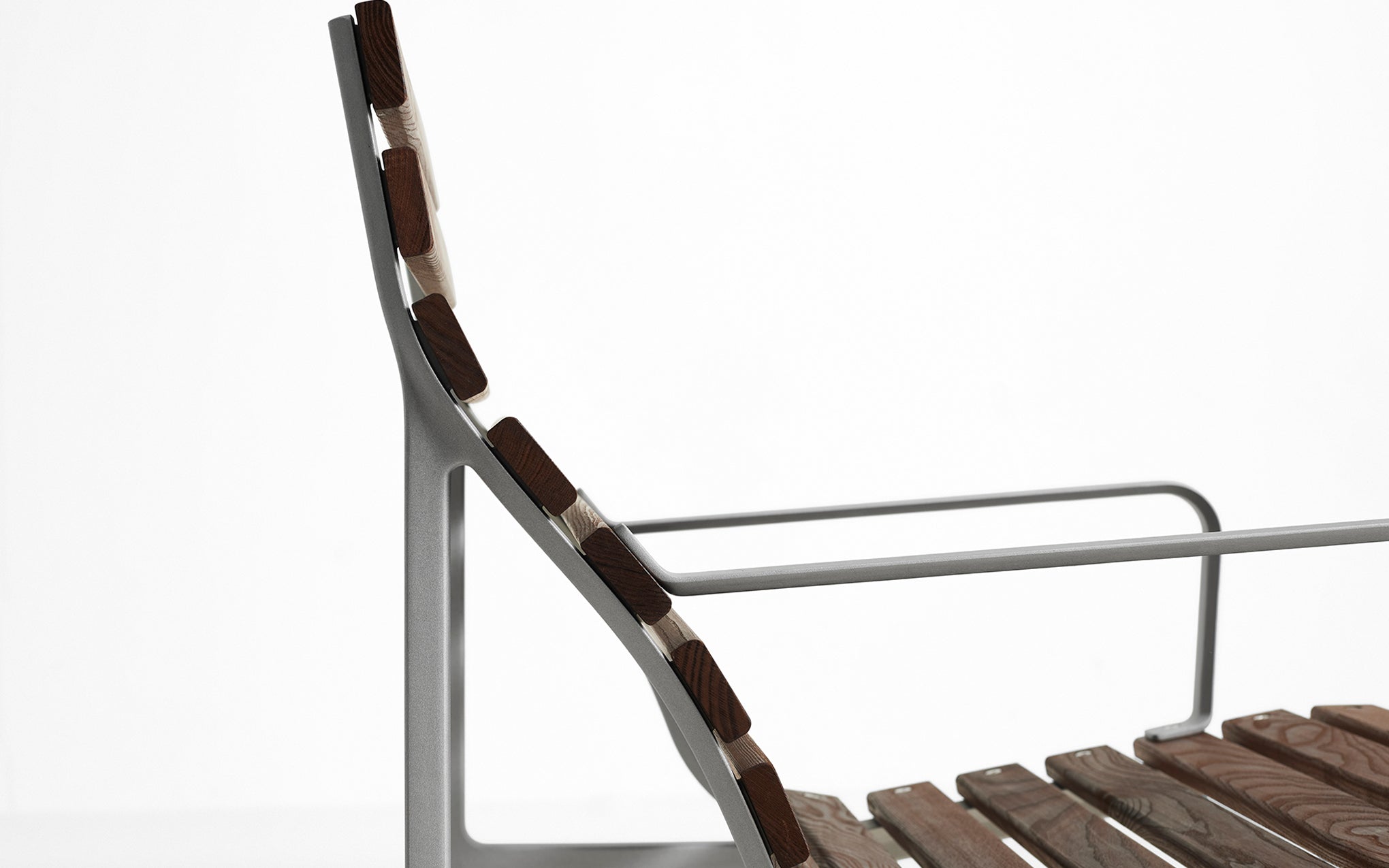 Traverse lounge armchair