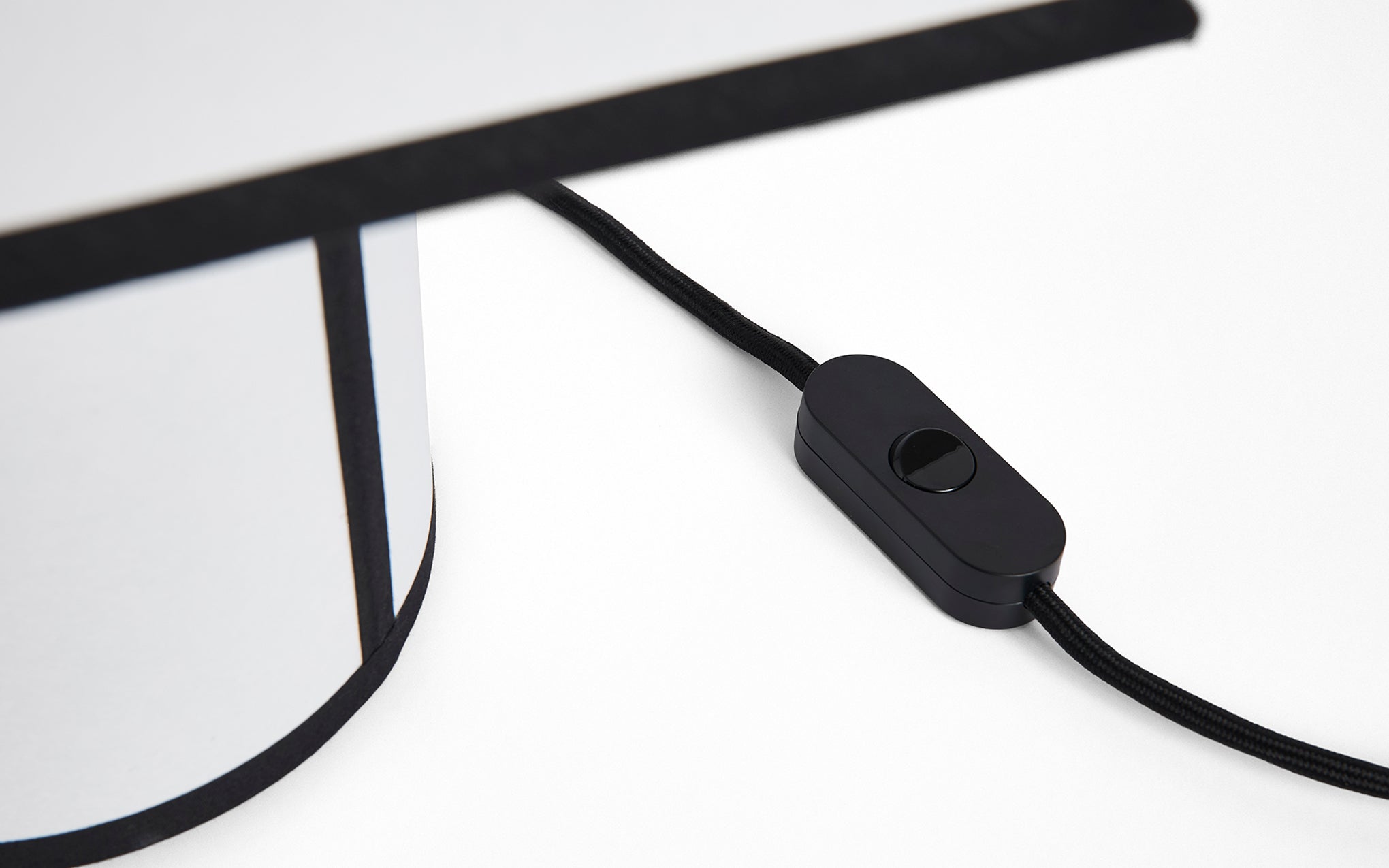 Ava Pyramid table lamp