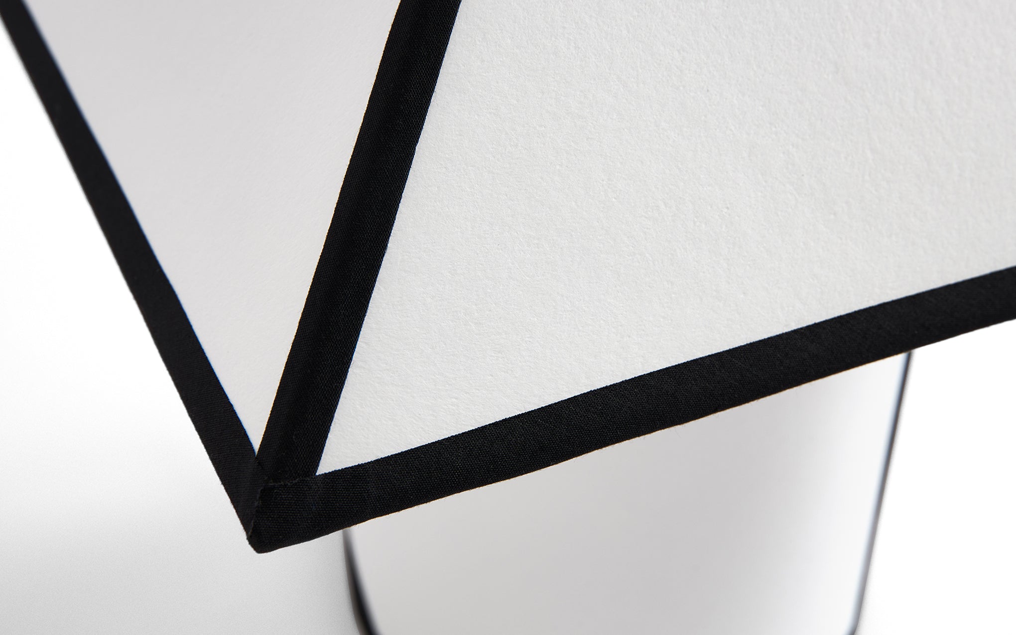 Ava Pyramid table lamp