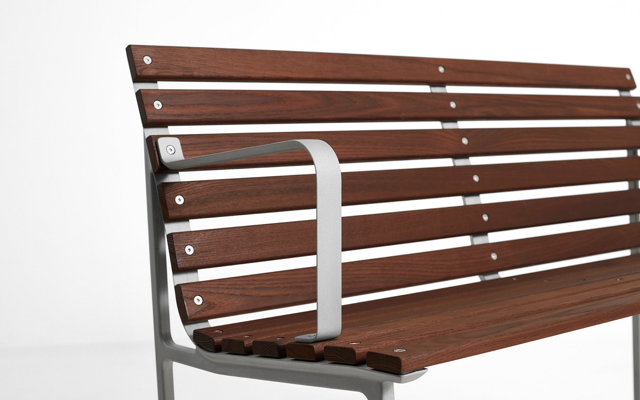 Traverse dining bench with armrests