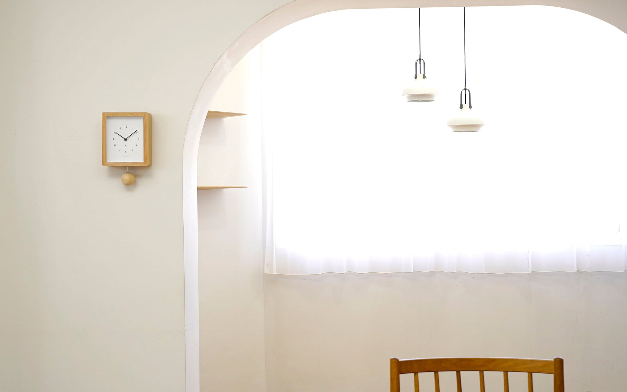 Chambre Blanc wall clock