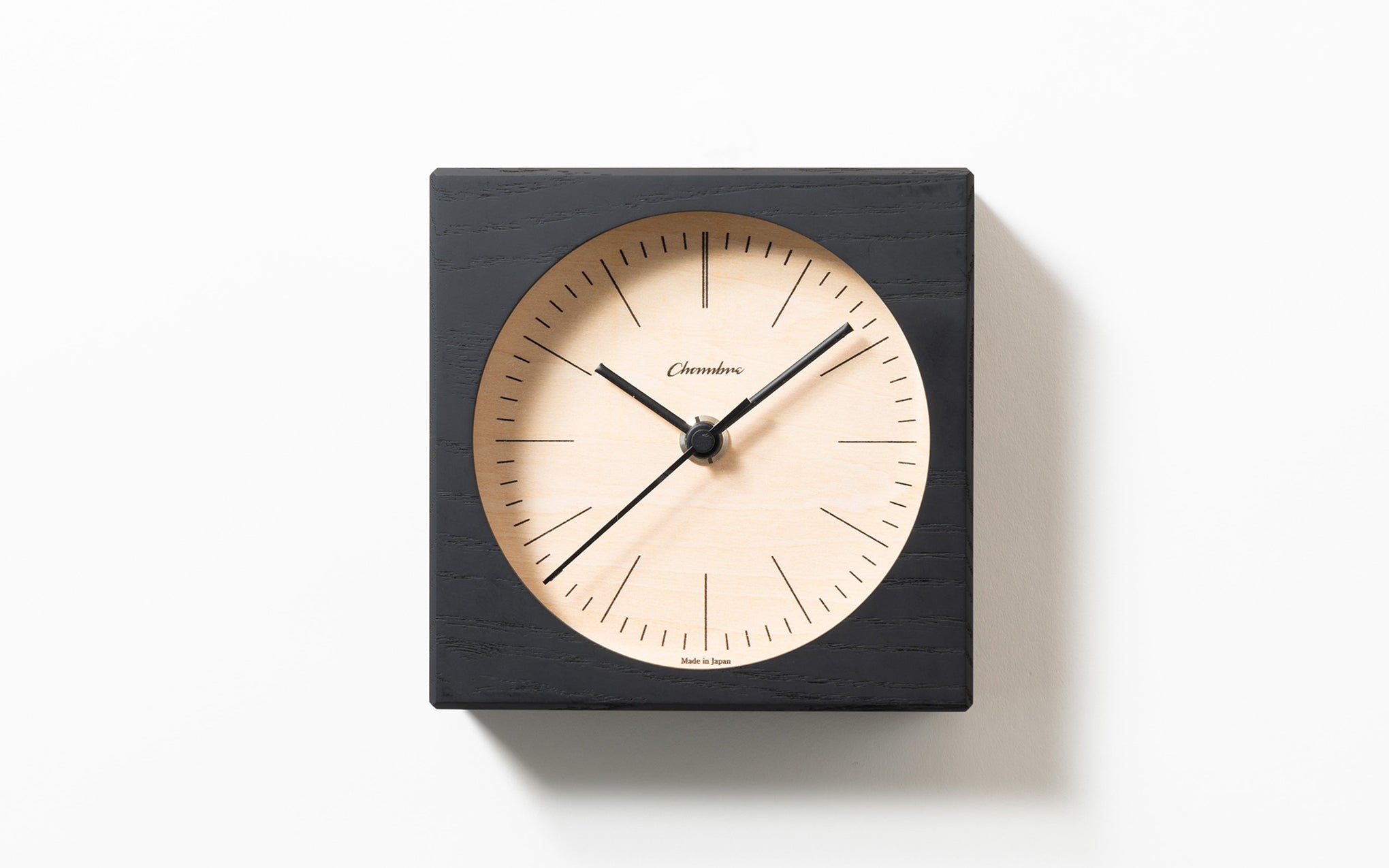 Chambre Line desk clock by Interzero | SCP