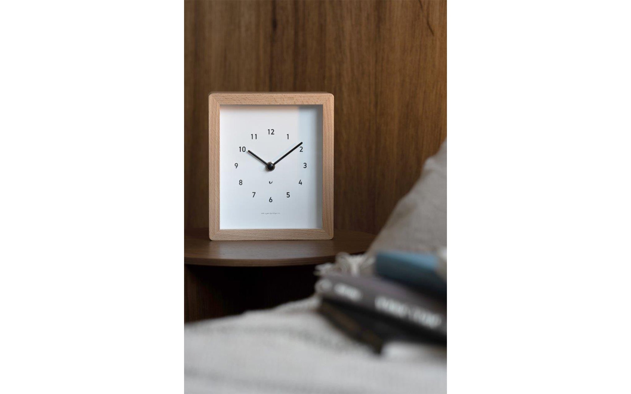 Chambre Blanc wall clock by Interzero | SCP