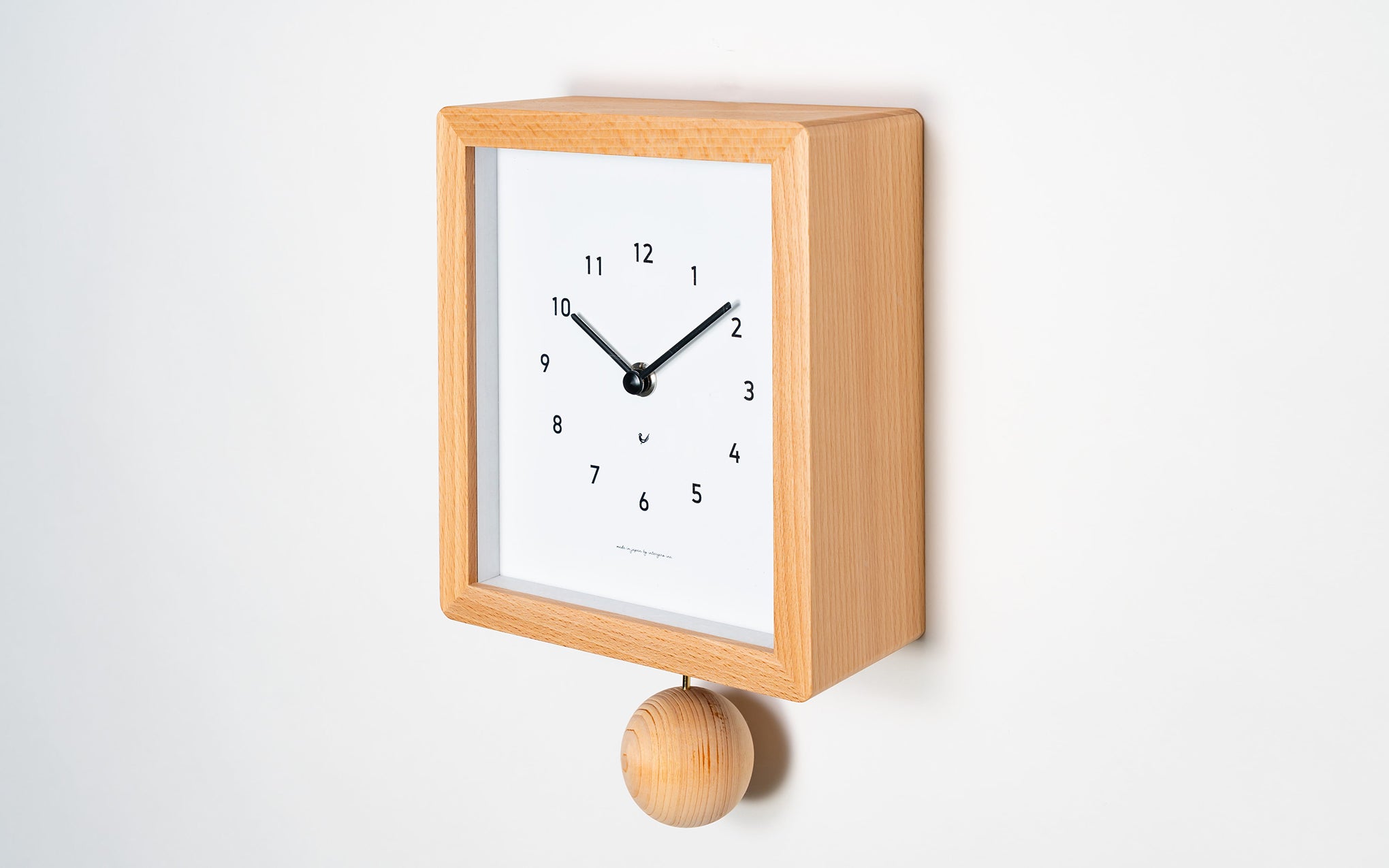 Chambre Blanc wall clock