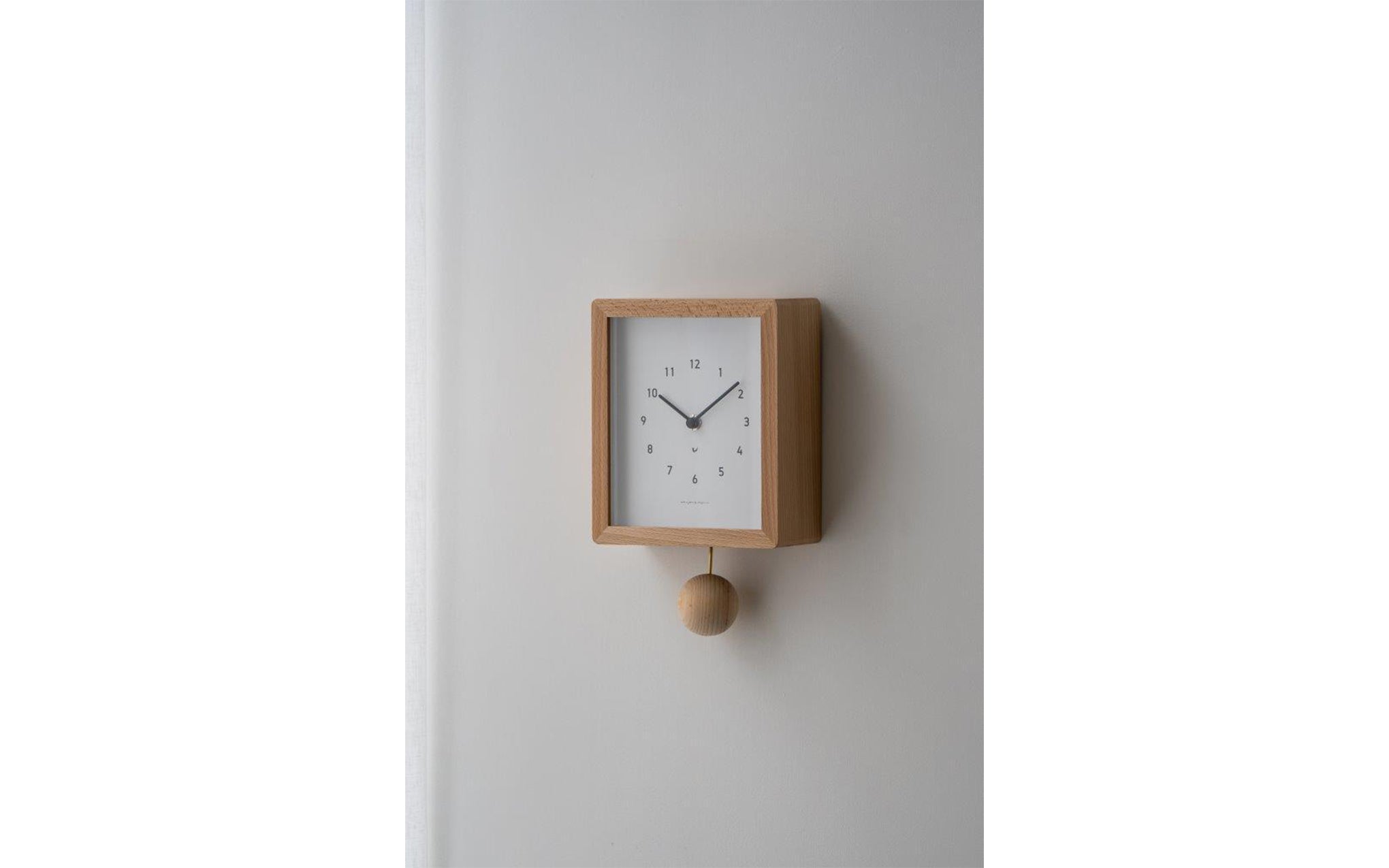 Chambre Blanc wall clock by Interzero | SCP