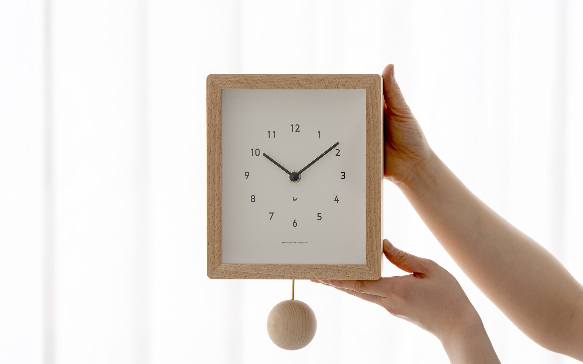 Chambre Blanc wall clock