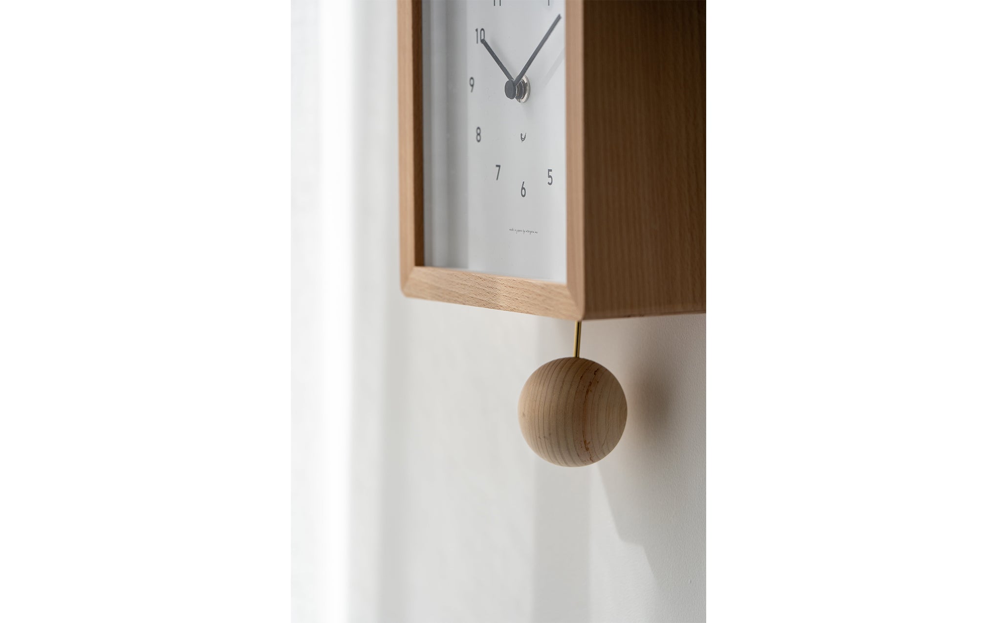 Chambre Blanc wall clock by Interzero | SCP